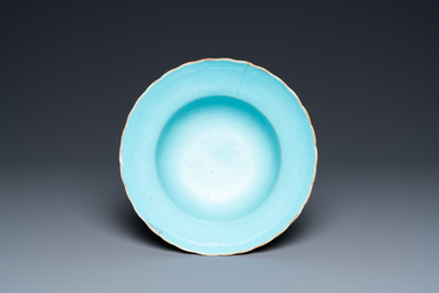 Un bol en porcelaine de Chine &agrave; d&eacute;cor 'bajixiang', marque et &eacute;poque de Jiaqing