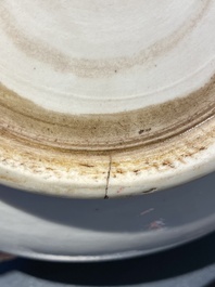 Un br&ucirc;le-parfum en porcelaine blanc de Chine de Dehua, Yongzheng