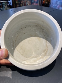 Un br&ucirc;le-parfum en porcelaine blanc de Chine de Dehua, Yongzheng