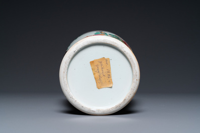 A Chinese famille rose vase with narrative design, 18/19th C.