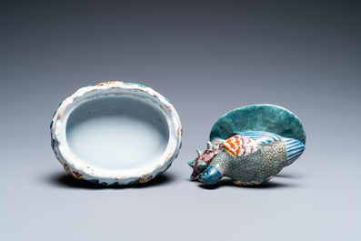 Een polychrome Delftse botervloot met een vogel, 18e eeuw