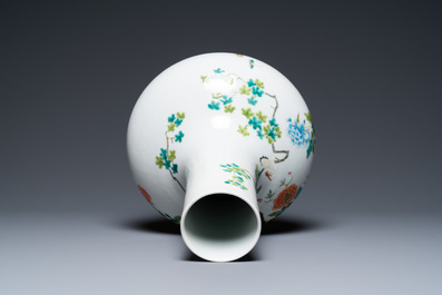 A Chinese famille rose bottle vase with a deer and cranes, 19/20th C.