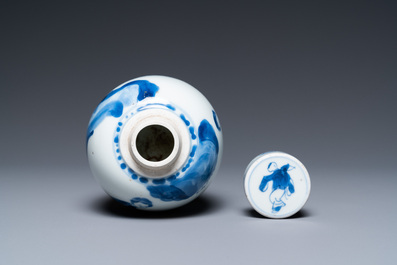 Een Chinese blauw-witte theebus met deksel, Kangxi