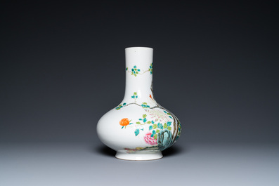 A Chinese famille rose bottle vase with a deer and cranes, 19/20th C.