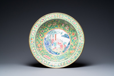 A Chinese lime-green-ground Canton enamel water jug and basin, 1st half 19th C.