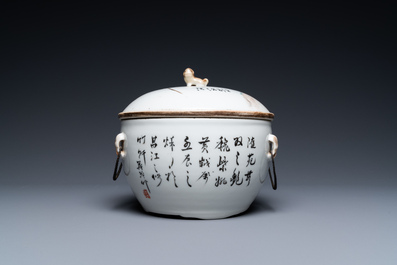 Een Chinese qianjiang cai dekselkom, gesign. Yi Mao, 19/20e eeuw