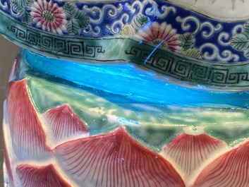 Een grote Chinese famille rose figuur van Guanyin, Xue Chang Sen Zuo merk, Republiek