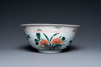 A Chinese famille verte bowl with floral design, Kangxi