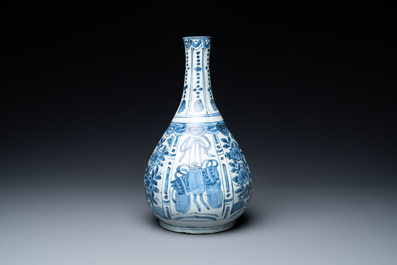 A Chinese blue and white kraak porcelain bottle vase, Wanli