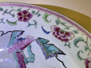 Drie Chinese blauw-witte en famille rose schotels, Kangxi/Yongzheng