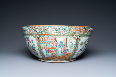 An impressive Chinese Canton famille rose bowl, 19th C.