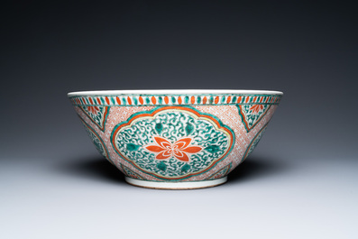 A large Chinese wucai bowl and a rectangular dish, Kangxi and/or later