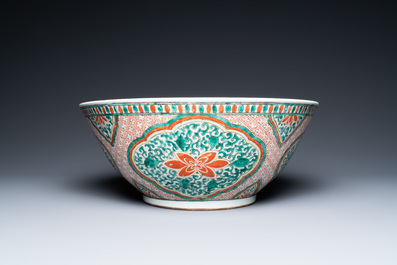 A large Chinese wucai bowl and a rectangular dish, Kangxi and/or later