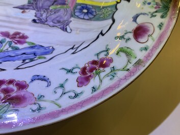 Drie Chinese blauw-witte en famille rose schotels, Kangxi/Yongzheng