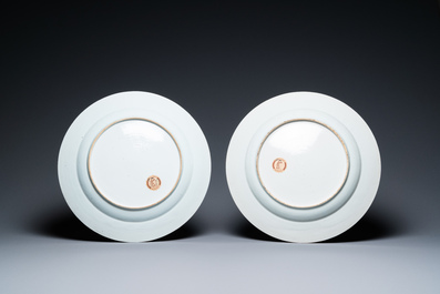 A pair of Chinese blue and white dishes with two immortals, Qianlong