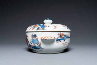 A Chinese Imari-style round tureen and cover, Qianlong