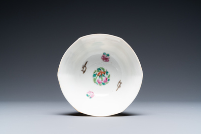 A pair of Chinese famille rose dishes and a bowl, 19/20th C.