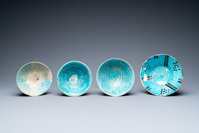 Une collection de huit bols en c&eacute;ramique &agrave; &eacute;mail turquoise, Moyen-Orient, 13&egrave;me et apr&egrave;s