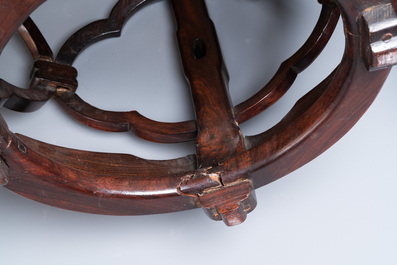 A pair of Chinese reticulated hongmu wooden stands with marble 'dreamstone' plaques, 19th C.
