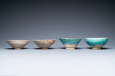 Une collection de huit bols en c&eacute;ramique &agrave; &eacute;mail turquoise, Moyen-Orient, 13&egrave;me et apr&egrave;s