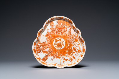 A Chinese 16-piece iron-red and gilt-decorated Canton porcelain tea service, 19th C.