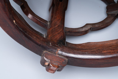A pair of Chinese reticulated hongmu wooden stands with marble 'dreamstone' plaques, 19th C.