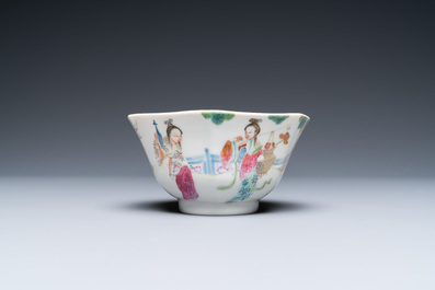 A pair of Chinese famille rose dishes and a bowl, 19/20th C.