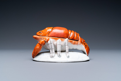 Een Chinese polychrome dekseldoos in de vorm van een kreeft, 19e eeuw