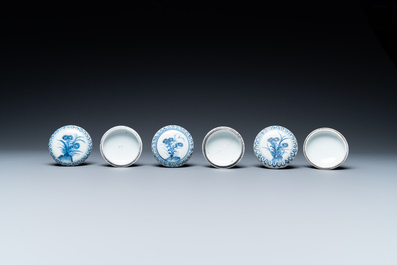 Een collectie Chinees blauw-wit porselein uit het Ca Mau scheepswrak, Kangxi/Yongzheng
