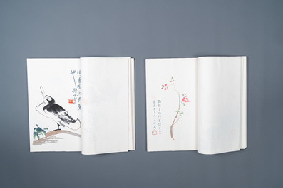 Une bo&icirc;te contenant deux albums de 120 estampes, dont 44 d'apr&egrave;s Qi Baishi, studio Rong Bao Zhai, P&eacute;kin, 1953