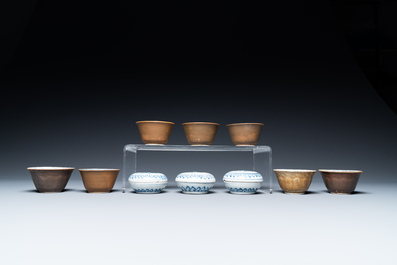 Een collectie Chinees blauw-wit porselein uit het Ca Mau scheepswrak, Kangxi/Yongzheng