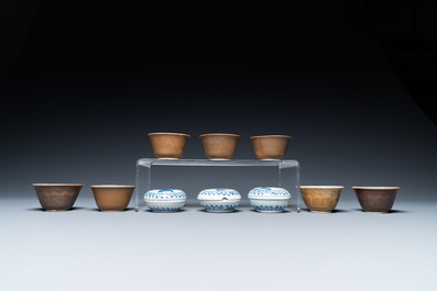 Een collectie Chinees blauw-wit porselein uit het Ca Mau scheepswrak, Kangxi/Yongzheng