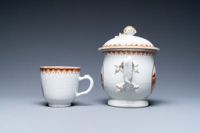 A Chinese covered bowl and a cup with a fine landscape medallion, Qianlong/Jiaqing