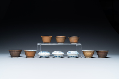Een collectie Chinees blauw-wit porselein uit het Ca Mau scheepswrak, Kangxi/Yongzheng