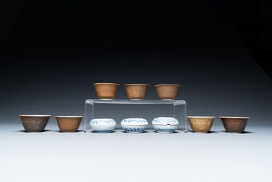 Een collectie Chinees blauw-wit porselein uit het Ca Mau scheepswrak, Kangxi/Yongzheng