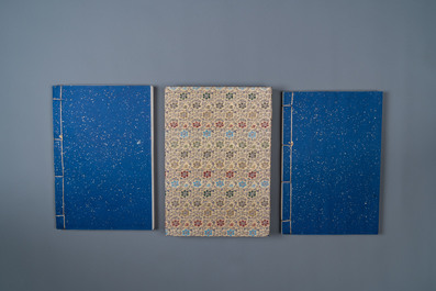Une bo&icirc;te contenant deux albums de 120 estampes, dont 44 d'apr&egrave;s Qi Baishi, studio Rong Bao Zhai, P&eacute;kin, 1953
