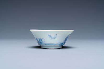 Een Chinese blauw-witte wijnkom uit het Ca Mau scheepswrak, Yongzheng merk en periode