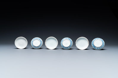 Een collectie Chinees blauw-wit porselein uit het Ca Mau scheepswrak, Kangxi/Yongzheng
