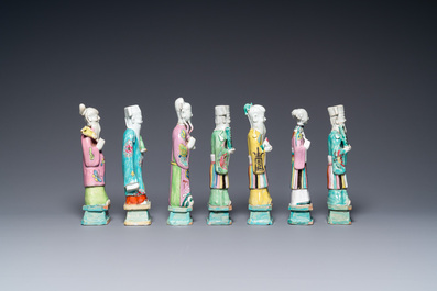 Veertien Chinese famille rose figuren van onsterfelijken, Qianlong/Jiaqing