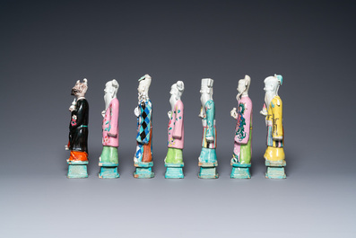 Veertien Chinese famille rose figuren van onsterfelijken, Qianlong/Jiaqing