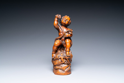 Une figure du jeune Hercule en buis sculpt&eacute;, Flandres, probablement Anvers, 17&egrave;me