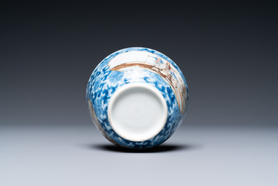 Une tasse et soucoupe en porcelaine de Chine d'exportation &agrave; d&eacute;cor d'un marchand de harengs, Qianlong