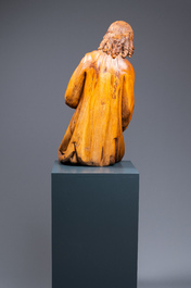 Deux importantes figures d'anges assis en ch&ecirc;ne sculpt&eacute;, Flandres, 17&egrave;me