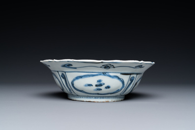 A Chinese blue and white 'cranes' plate and a kraak porcelain 'qilin' bowl, Wanli