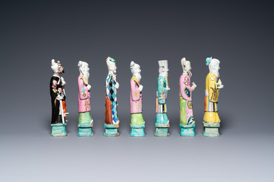 Veertien Chinese famille rose figuren van onsterfelijken, Qianlong/Jiaqing