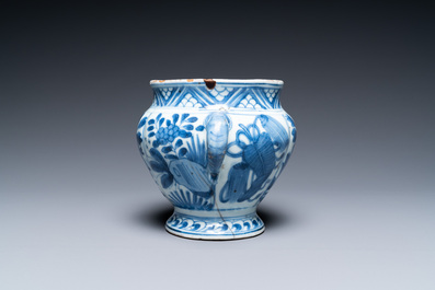 A rare Chinese blue and white kraak porcelain two-handled jarlet on foot, Wanli