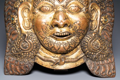 Un grand masque de Bhairava en cuivre dor&eacute; martel&eacute;, Tibet ou N&eacute;pal, 19&egrave;me