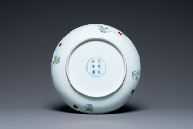 A Chinese doucai 'mandarin ducks' plate, Chenghua mark, 18/19th C.