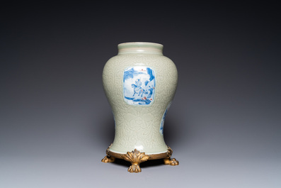 Een Chinese celadon 'lotusslingers' vaas met blauw-witte en koperrode panelen, Kangxi