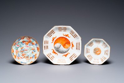 Four Chinese famille rose and iron-red-decorated porcelain wares, 19th C.